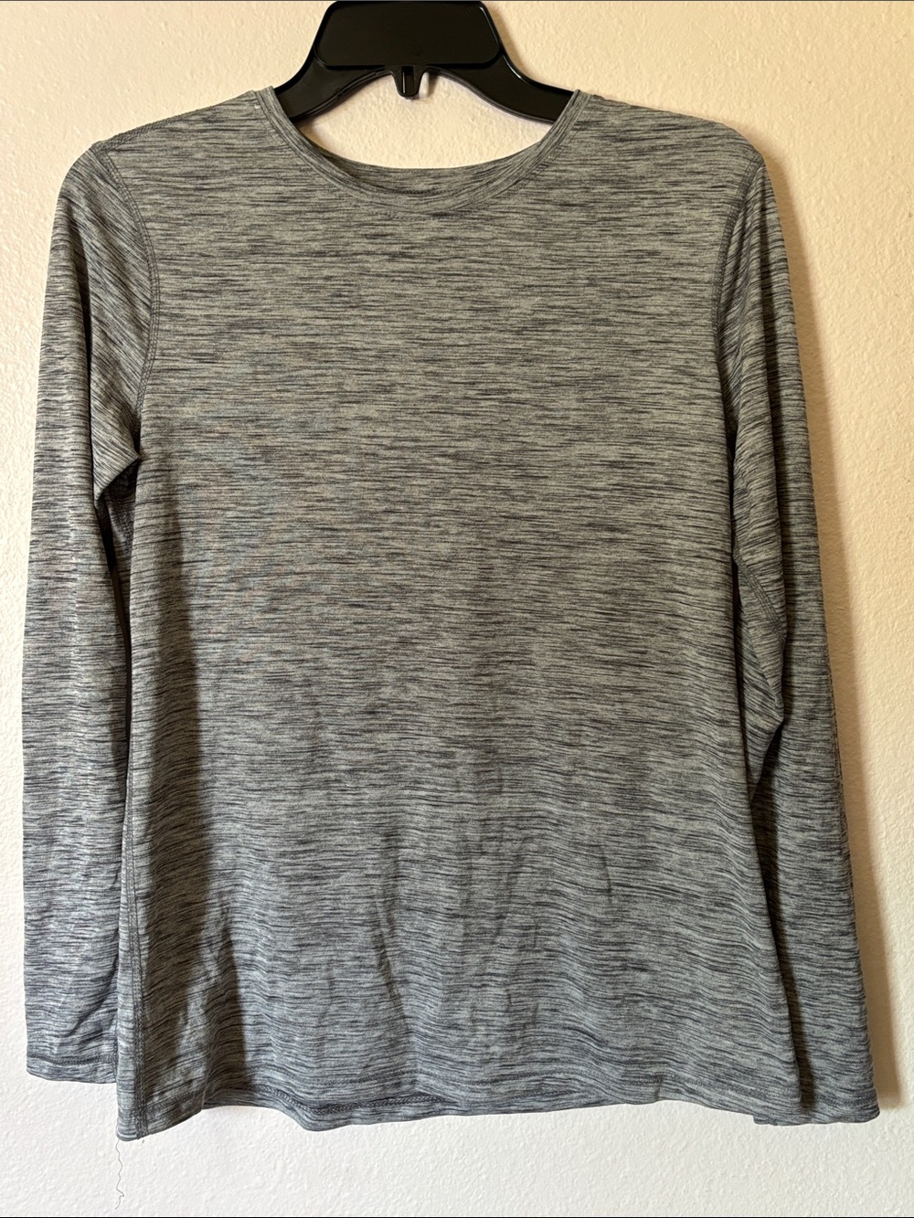 Womans Grey Long-Sleeve Crewneck Athletic Shirt
